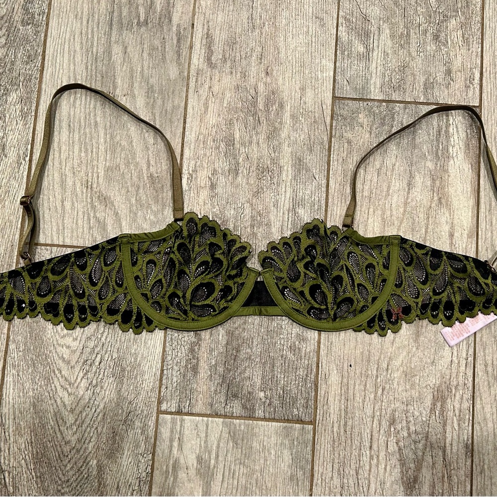 SAVAGE X FENTY UNLINED SHEER LACE WOMEN’S UNDERWIRE BRA 32 D
